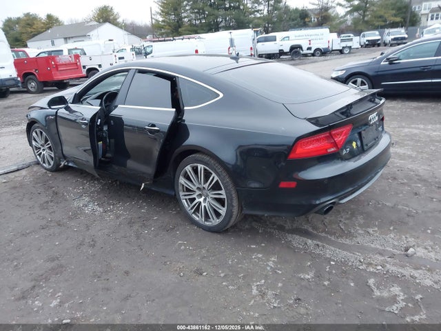 2014 AUDI A7 WAU2GAFC8EN092610 Photo 2