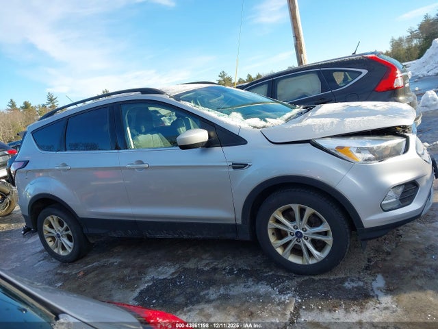 1FMCU9GD8JUB92501 Ford ESCAPE SE