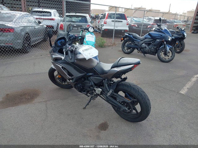 2021 KAWASAKI EX650 ML5EXEM17MDA30223 Photo 2