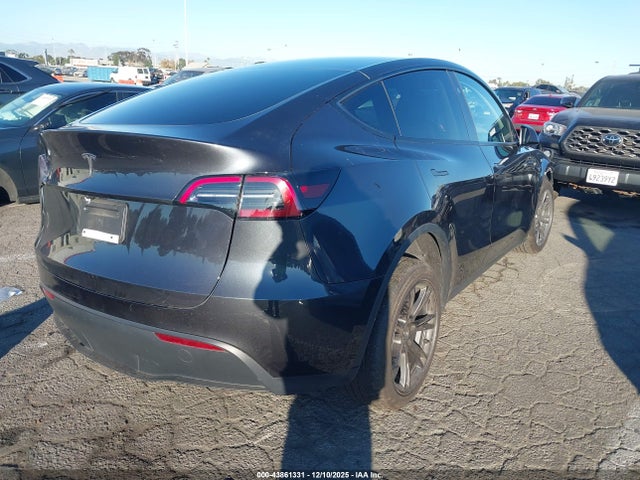 2025 TESLA MODEL Y 7SAYGDED6SF265062 Photo 3