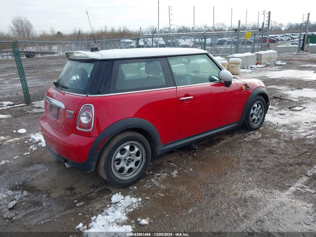2012 MINI COOPER WMWSU3C56CT543472 Photo 3