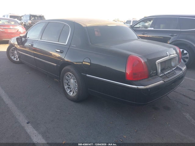2009 LINCOLN TOWN CAR 2LNHM84V29X600346 Photo 2