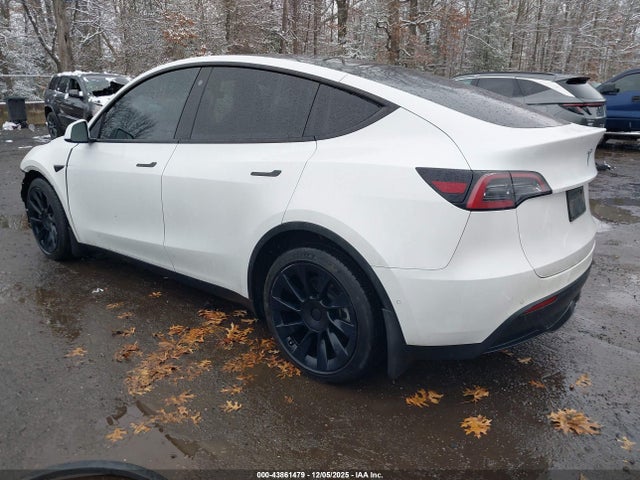 2022 TESLA MODEL Y 7SAYGAEE5NF466916 Photo 2