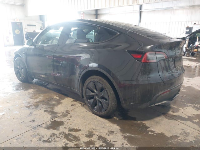 2025 TESLA MODEL Y 7SAYGDEE8SF286147 Photo 2
