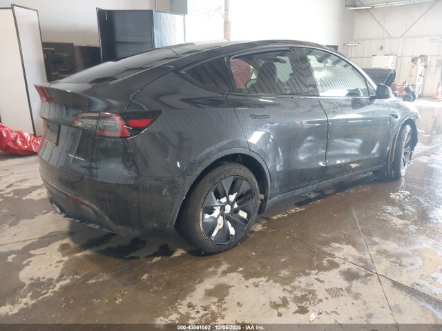2025 TESLA MODEL Y 7SAYGDEE8SF286147 Photo 3