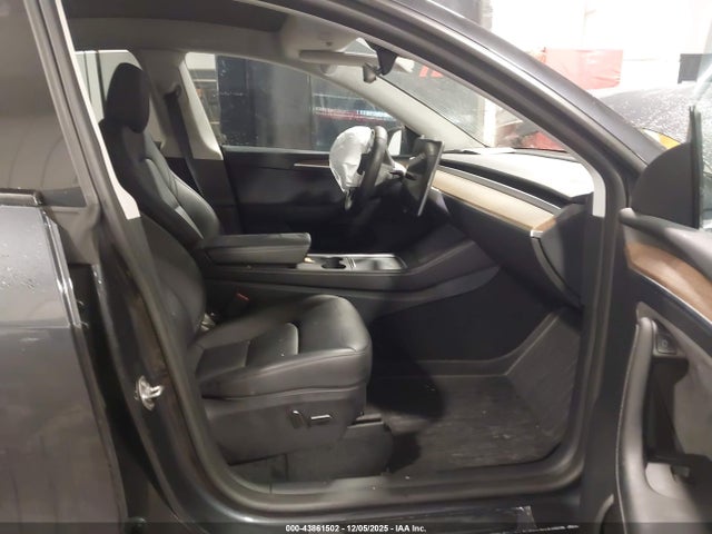 2025 TESLA MODEL Y 7SAYGDEE8SF286147 Photo 4