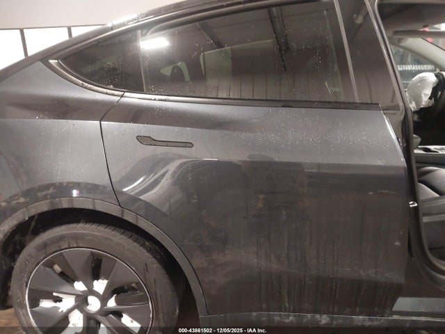 2025 TESLA MODEL Y 7SAYGDEE8SF286147 Photo 7