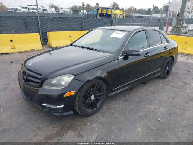 2013 MERCEDES-BENZ C 250 WDDGF4HB8DR279831 Photo 1