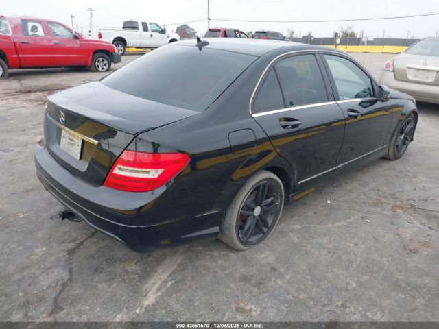 2013 MERCEDES-BENZ C 250 WDDGF4HB8DR279831 Photo 3