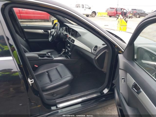 2013 MERCEDES-BENZ C 250 WDDGF4HB8DR279831 Photo 4
