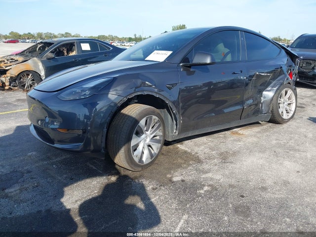 2024 TESLA MODEL Y 7SAYGDED2RF086267 Photo 1