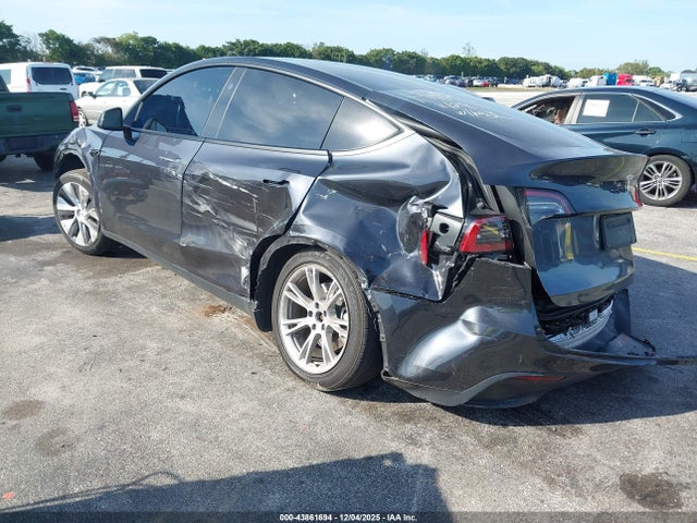 2024 TESLA MODEL Y 7SAYGDED2RF086267 Photo 2