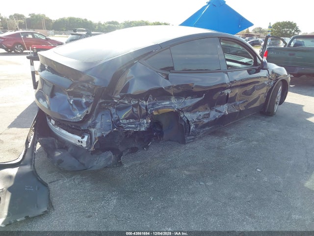 2024 TESLA MODEL Y 7SAYGDED2RF086267 Photo 3