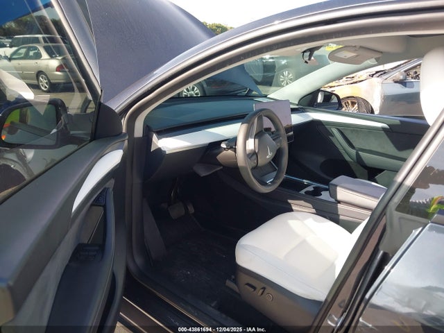 2024 TESLA MODEL Y 7SAYGDED2RF086267 Photo 4