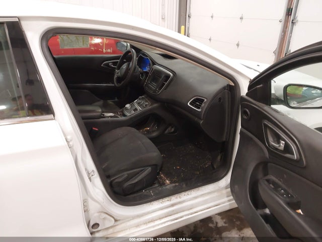 Chrysler 200 Limited 2015 1C3CCCAB4FN576311 Image 5