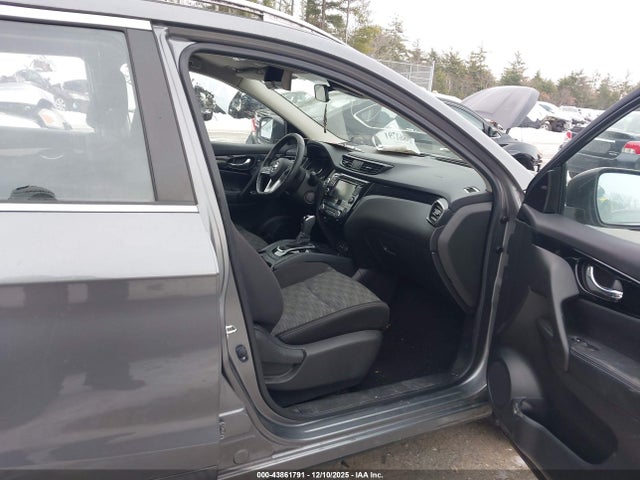 JN1BJ1CR5KW323470 Nissan Rogue Sport Sv