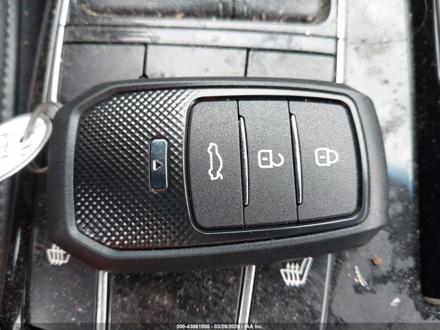 Продаж на аукціоні авто 2017 Kia Cadenza Premium, vin: KNALC4J14H5071992, номер лоту: 43861808