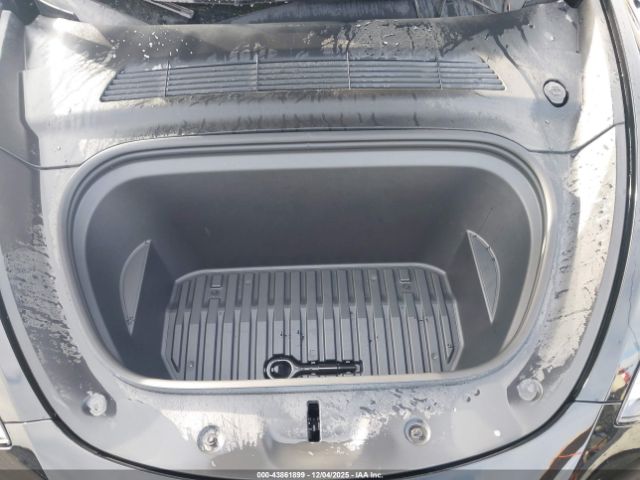 2024 TESLA MODEL Y 7SAYGDEEXRF024334 Photo 9