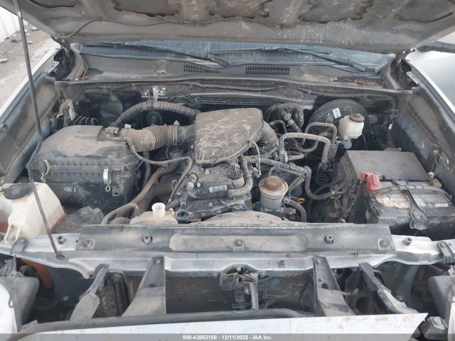 5TFAX5GN0KX143877 Toyota Tacoma Sr