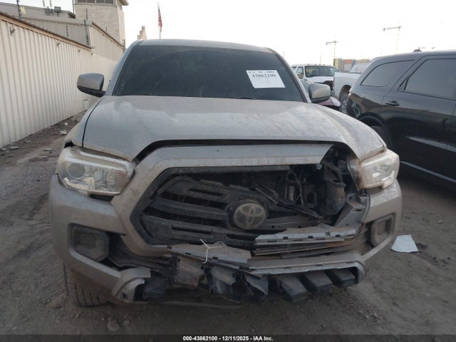 5TFAX5GN0KX143877 Toyota Tacoma Sr