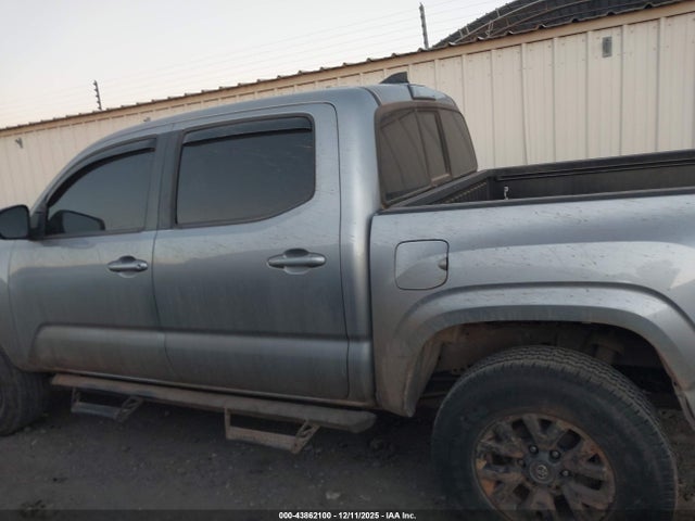 5TFAX5GN0KX143877 Toyota Tacoma Sr