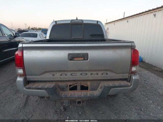 5TFAX5GN0KX143877 Toyota Tacoma Sr