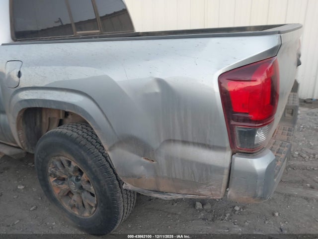 5TFAX5GN0KX143877 Toyota Tacoma Sr