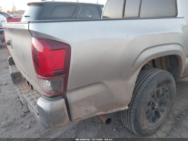 5TFAX5GN0KX143877 Toyota Tacoma Sr