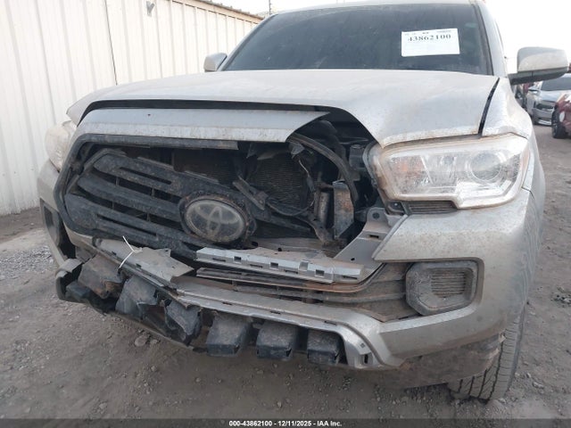 5TFAX5GN0KX143877 Toyota Tacoma Sr