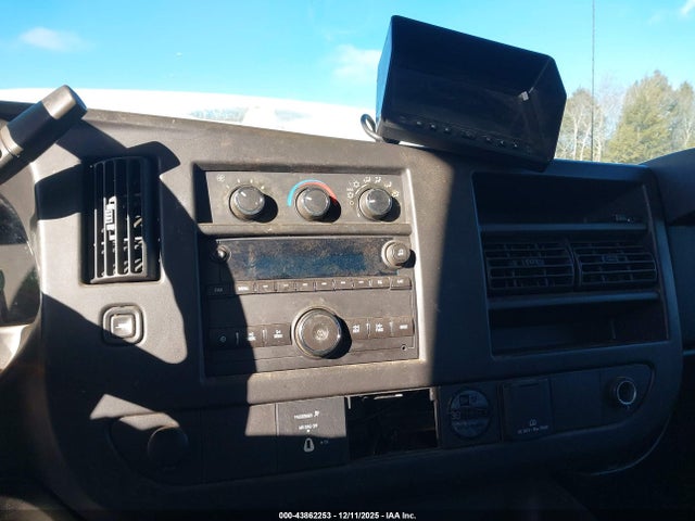 1GB3G2CG1F1122368 Chevrolet Express Cutaway 3500