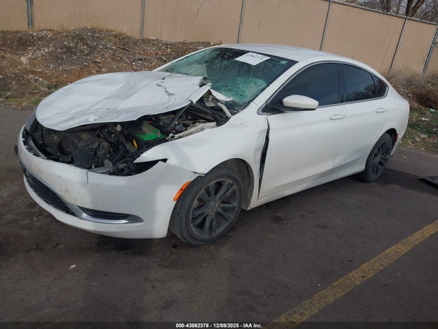 Chrysler 200 Limited 2015 1C3CCCAB1FN688449 Image 2
