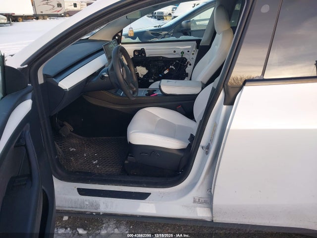 2023 TESLA MODEL Y 7SAYGDEE8PF799423 Photo 4