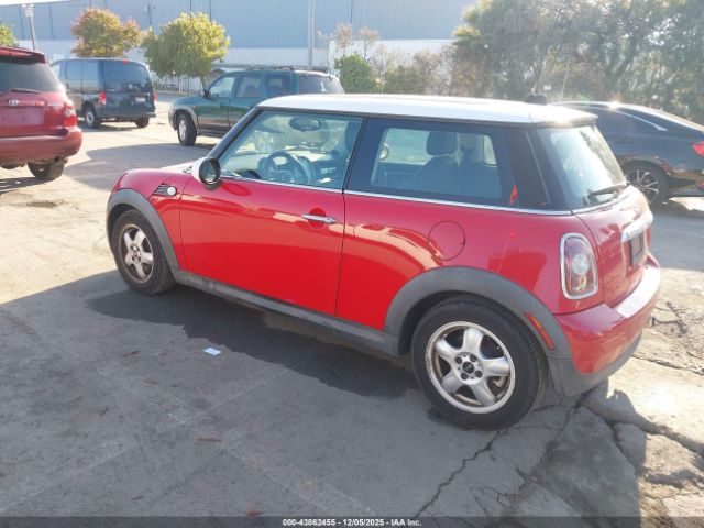 2010 MINI COOPER WMWMF3C59ATZ65445 Photo 2