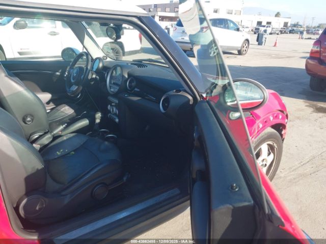 2010 MINI COOPER WMWMF3C59ATZ65445 Photo 4
