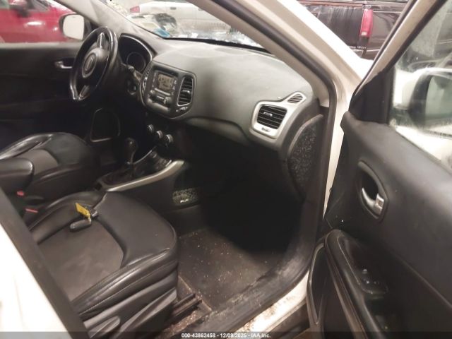 2018 JEEP COMPASS 3C4NJDBB2JT256122 Photo 4