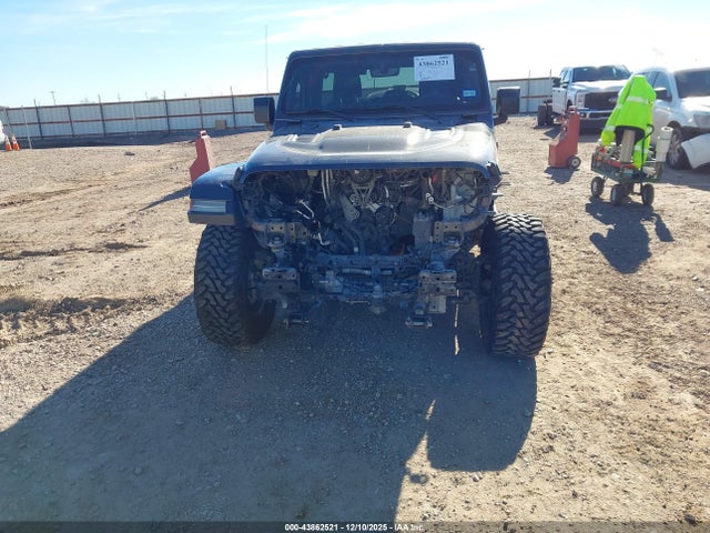 1C4HJXFG0JW211159 Jeep Wrangler Unlimited Rubicon 4x4