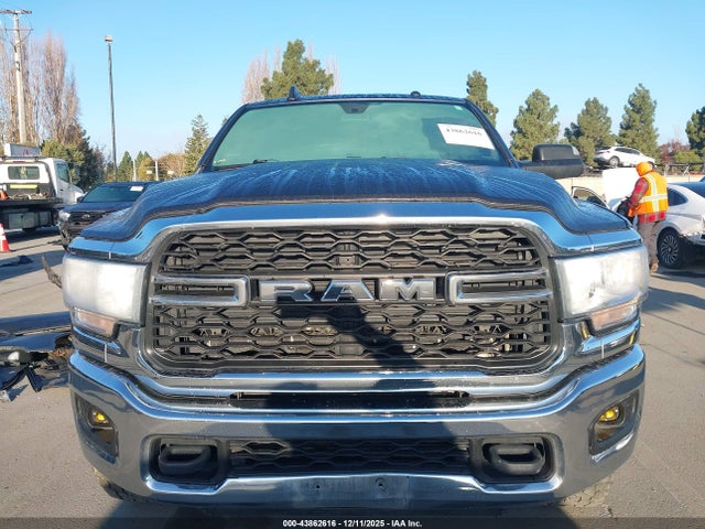 3C6UR5CL2KG643613 RAM 2500 Tradesman 4x4 6&#039;4 Box