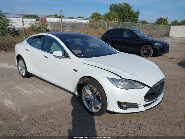 2015 TESLA MODEL S 5YJSA1E1XFF106771 Photo 0