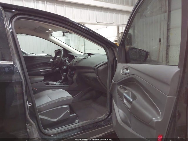 1FMCU9GD5HUA69829 Ford ESCAPE SE