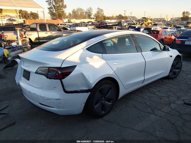2019 TESLA MODEL 3 5YJ3E1EA5KF412313 Photo 3