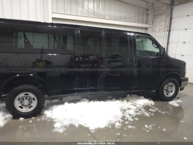 1GAZGPFF8H1271295 Chevrolet Express 3500 Lt