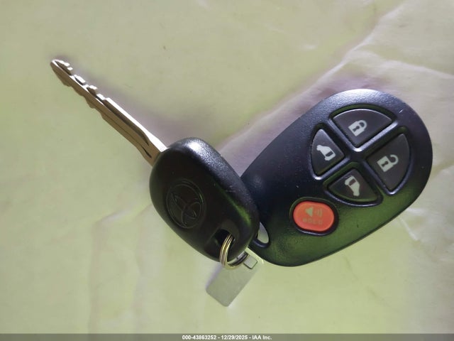 5TDKZ3DC5KS007918 Toyota Sienna Le 8 Passenger