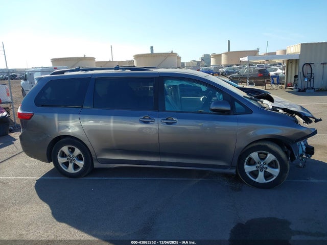 5TDKZ3DC5KS007918 Toyota Sienna Le 8 Passenger