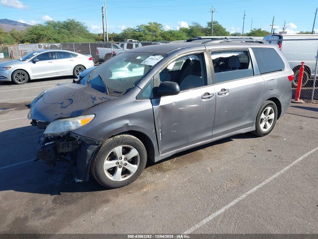 5TDKZ3DC5KS007918 Toyota Sienna Le 8 Passenger