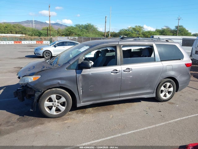 5TDKZ3DC5KS007918 Toyota Sienna Le 8 Passenger