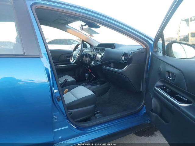 JTDKDTB35H1593642 Toyota Prius C Two