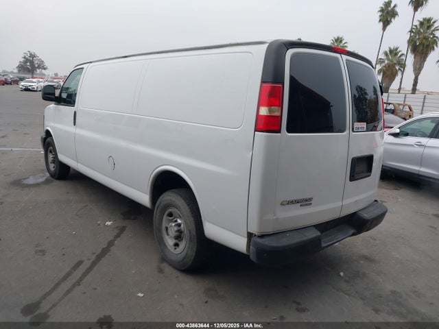 2013 CHEVROLET EXPRESS 3500 1GCZGUBG8D1158767 Photo 2