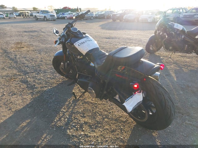 2021 HARLEY-DAVIDSON FXFBS 1HD1YLK28MB045385 Photo 2