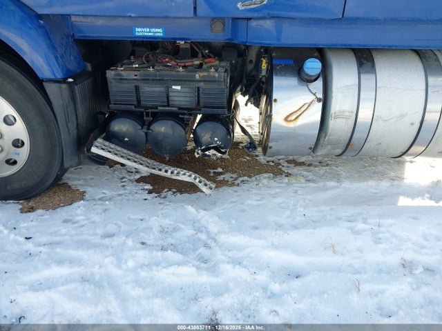 4V4WC9EH0LN267249 Volvo VNR