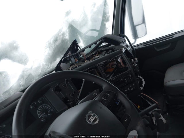 4V4WC9EH0LN267249 Volvo VNR